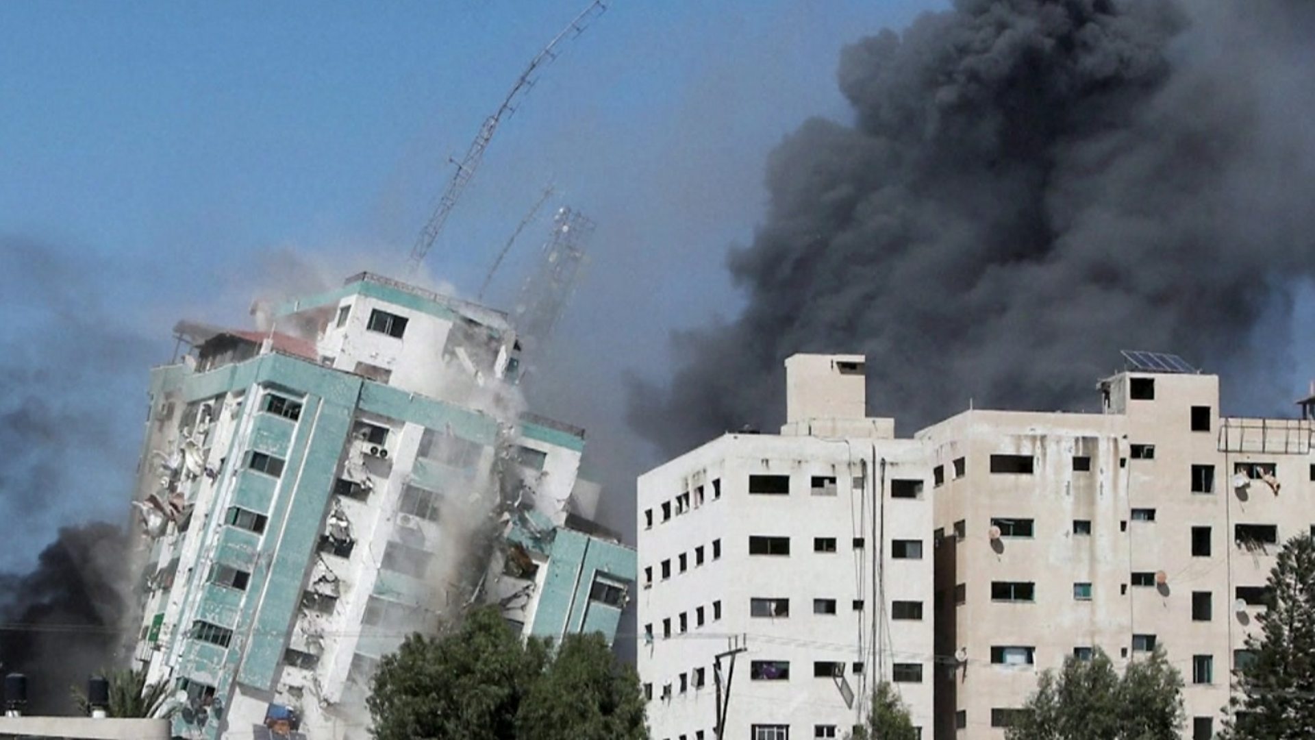 Gaza tower block collapses after Israeli air strike
