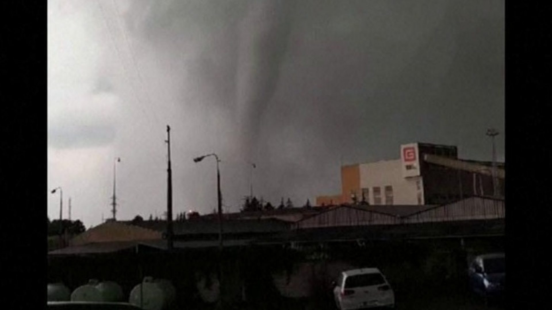 Powerful tornado filmed in Czech Republic