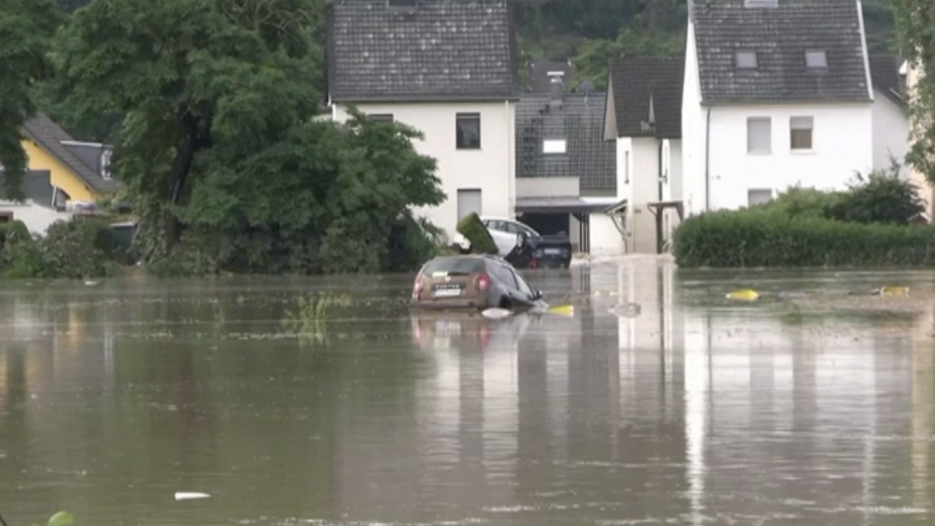 Обилна киша изазвала велике поплаве у Нем