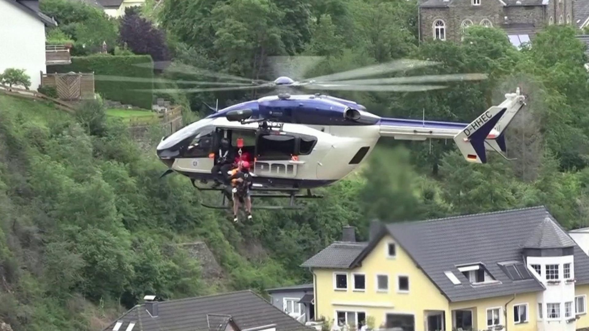 Helicopter rescues residents from rooftops