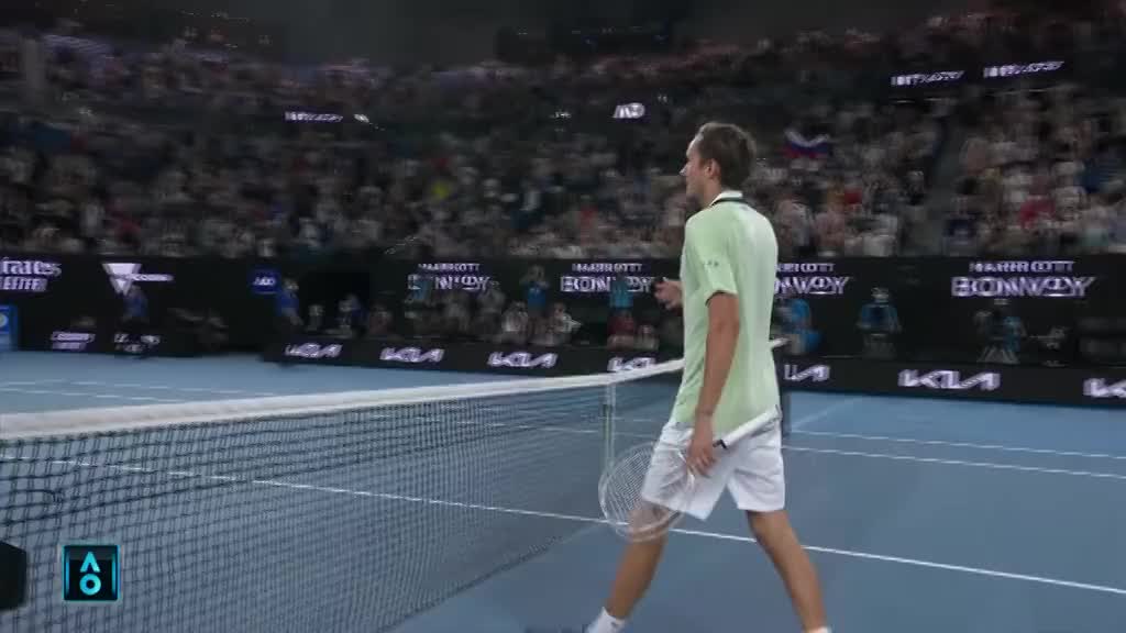 Medvedev jači od Kirjosa i publike