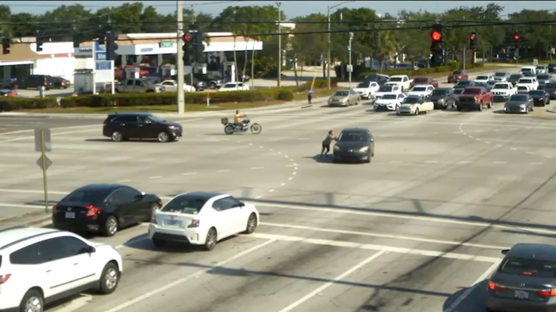 Мотоциклиста на Флориди спасио возачицу