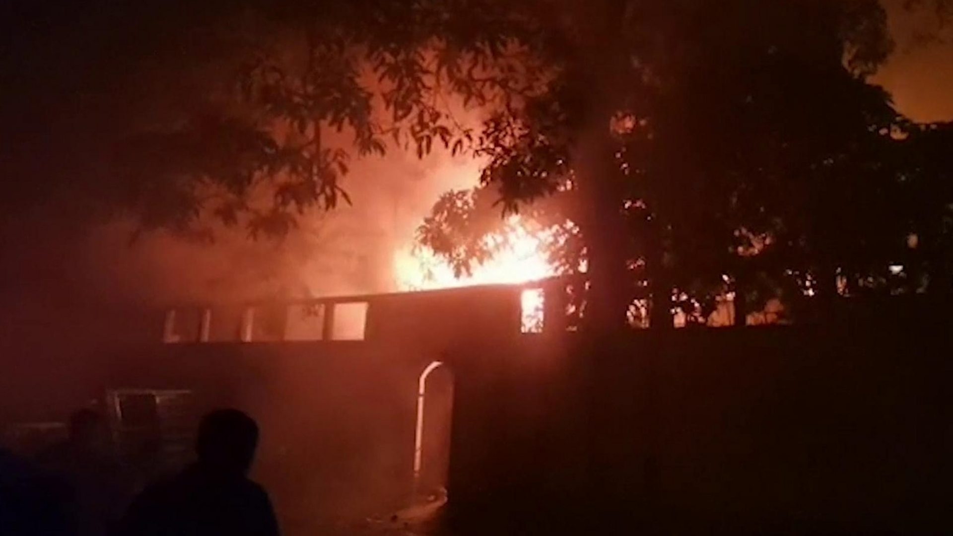Sri Lanka protesters set PM's home on fire