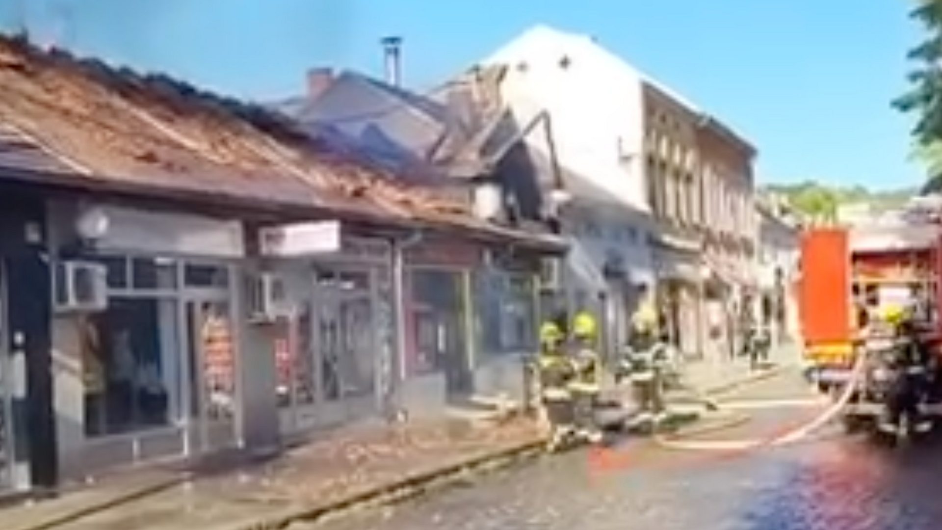 Пожар у Ваљеву: Изгорело шест локала у цент&#