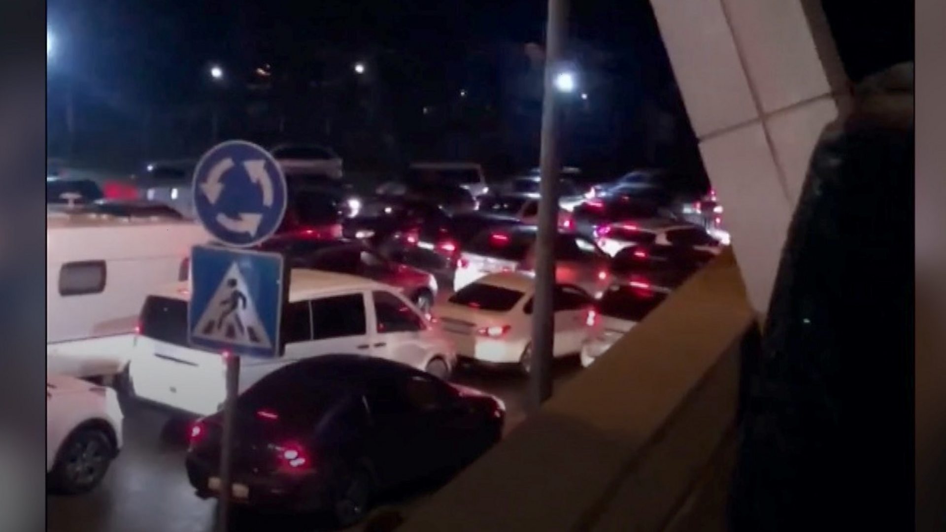 Video appears to show queues at Russia-Georgia border