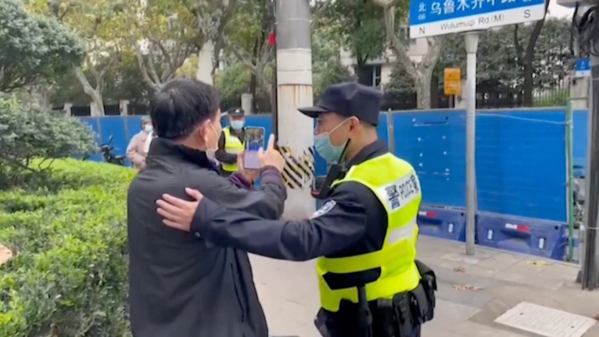 Кинеска полиција: Избришите фотографије D