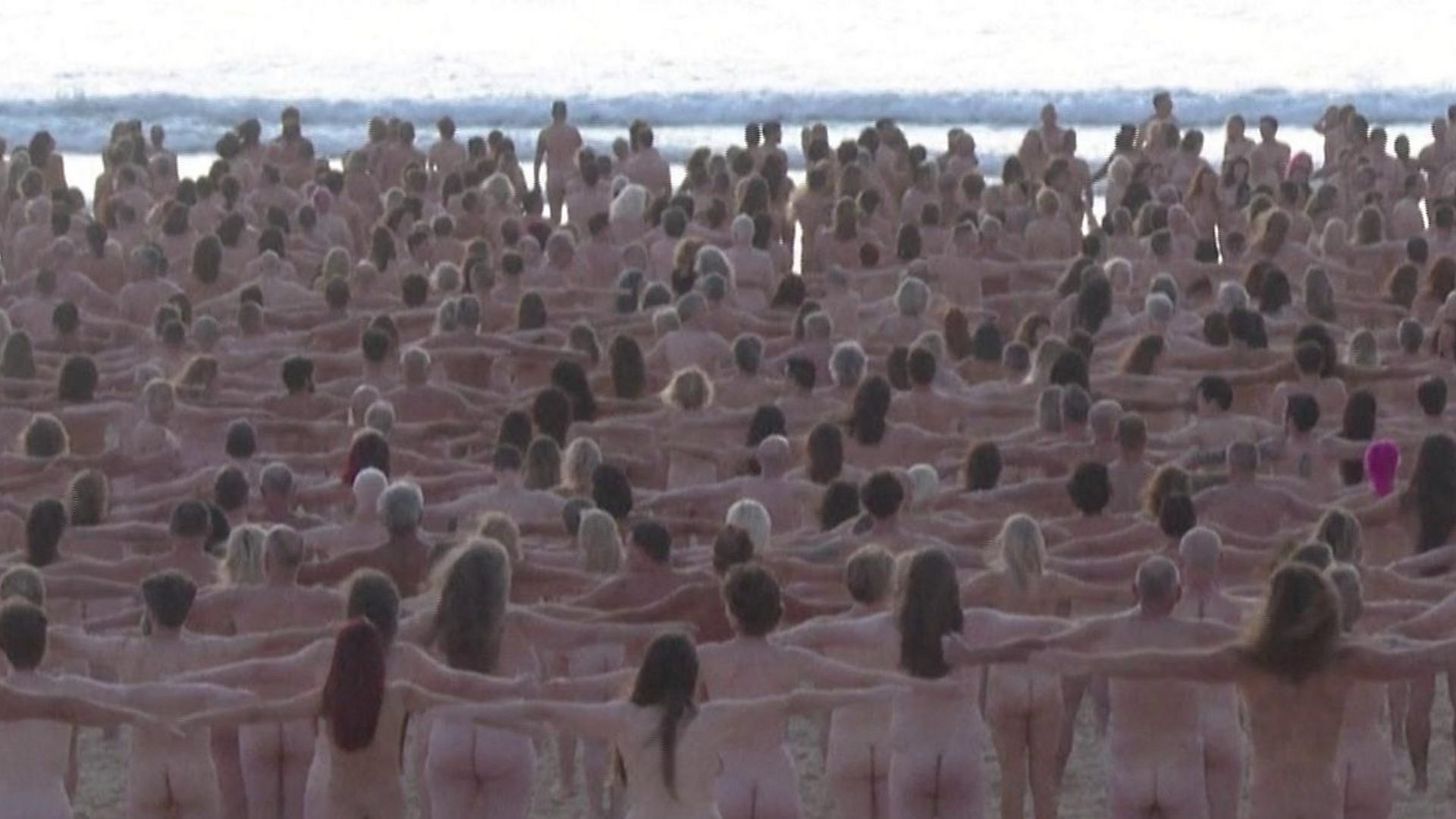 Хиљаде голих људи позирали за уметничко д