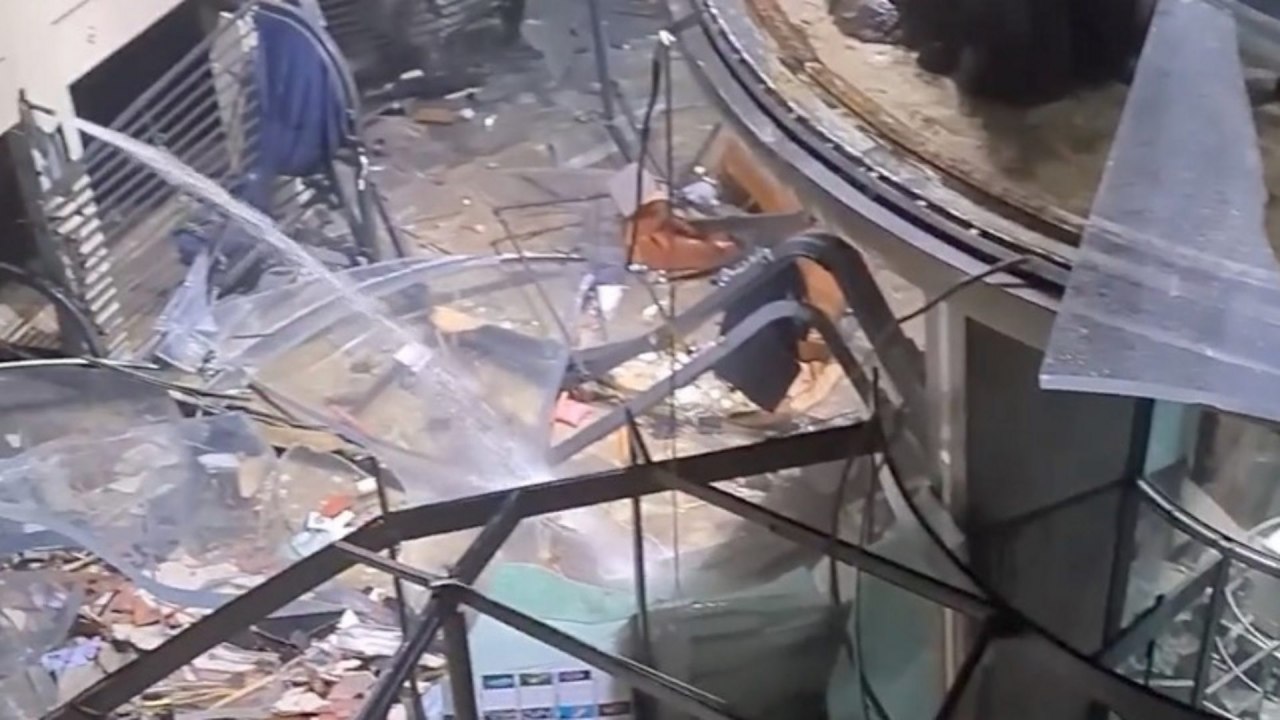 Fish tank explodes in Berlin hotel B92