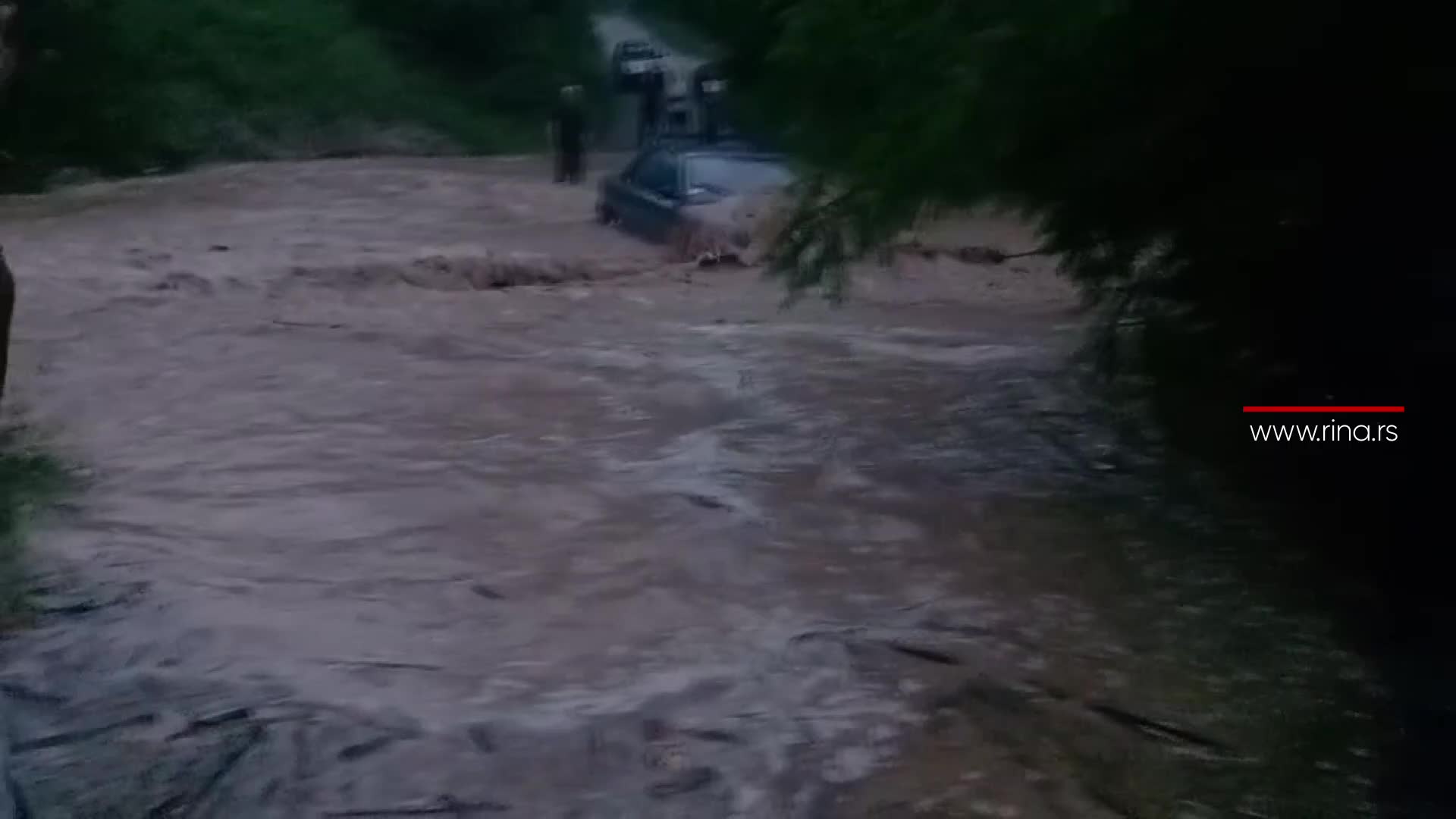 Poplava u Lučanima: Jake bujice presekle puteve, ljudi ostali odsečeni od sveta