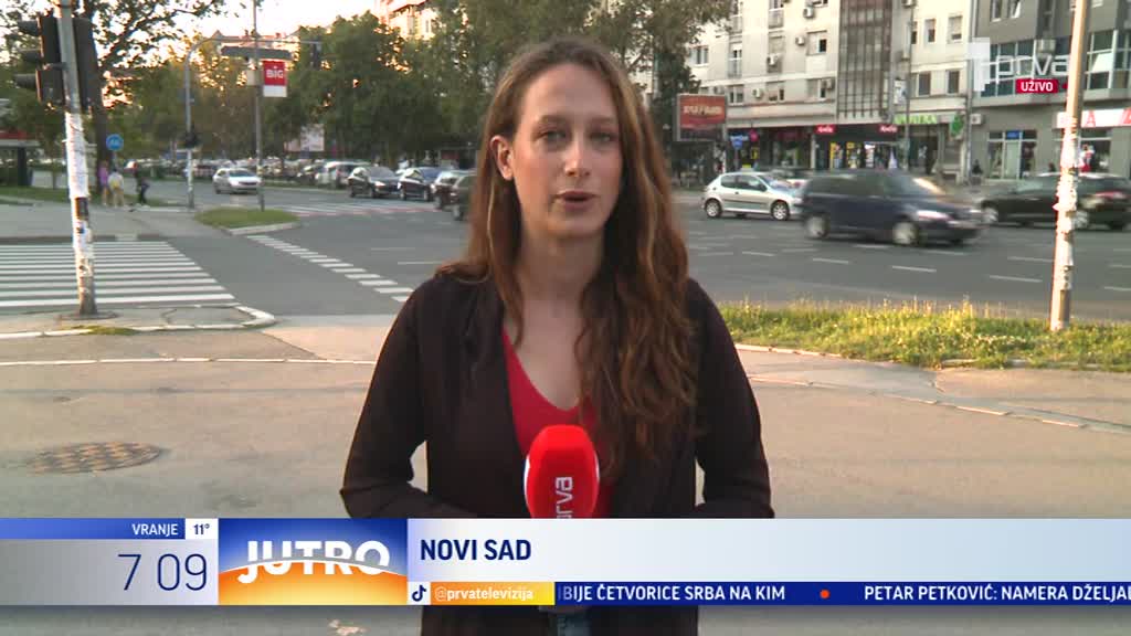 Akcija podele knjiga u gradskim autobusima u Novom Sadu